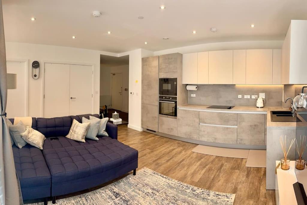 A Stylish Two Bedroom Modern Apartment With Parking Barking  Ngoại thất bức ảnh