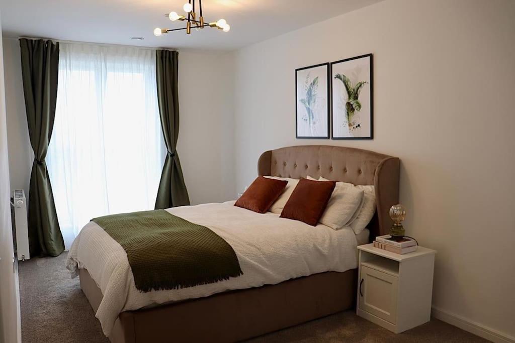 A Stylish Two Bedroom Modern Apartment With Parking Barking  Ngoại thất bức ảnh